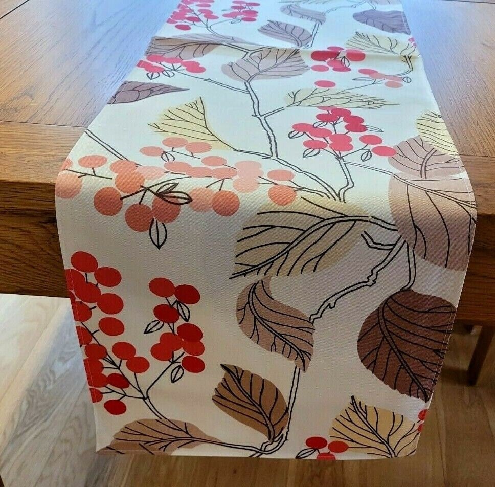 Christmas Berries Red Table Runner - CushionCoverAndDecor