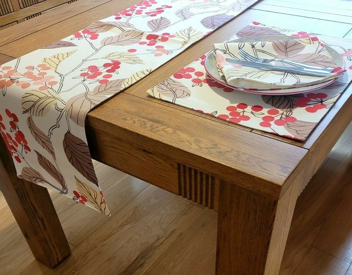 Christmas Berries Red Table Runner - CushionCoverAndDecor