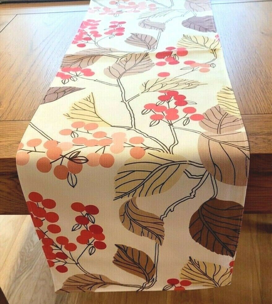 Christmas Berries Red Table Runner - CushionCoverAndDecor