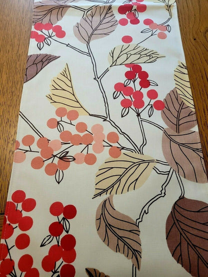 Christmas Berries Red Table Runner - CushionCoverAndDecor