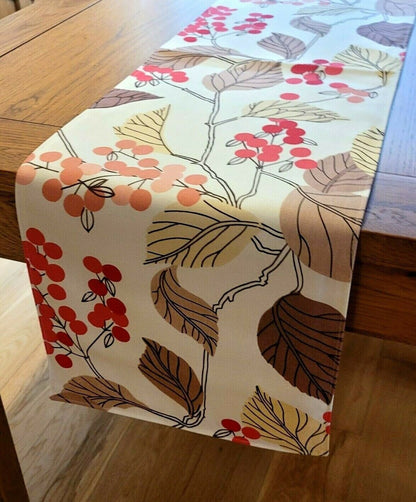 Christmas Berries Red Table Runner - CushionCoverAndDecor