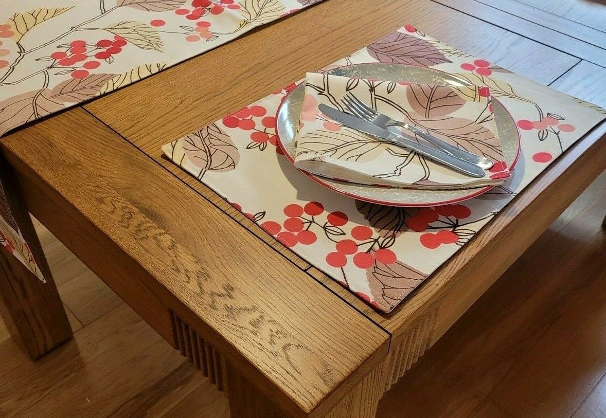 Christmas Berries Red Table Runner - CushionCoverAndDecor