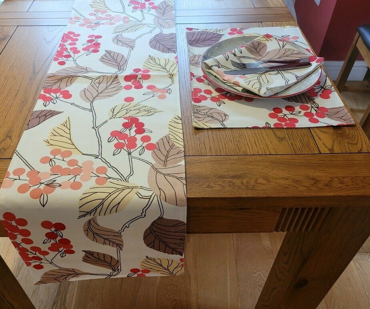 Christmas Berries Red Table Runner - CushionCoverAndDecor